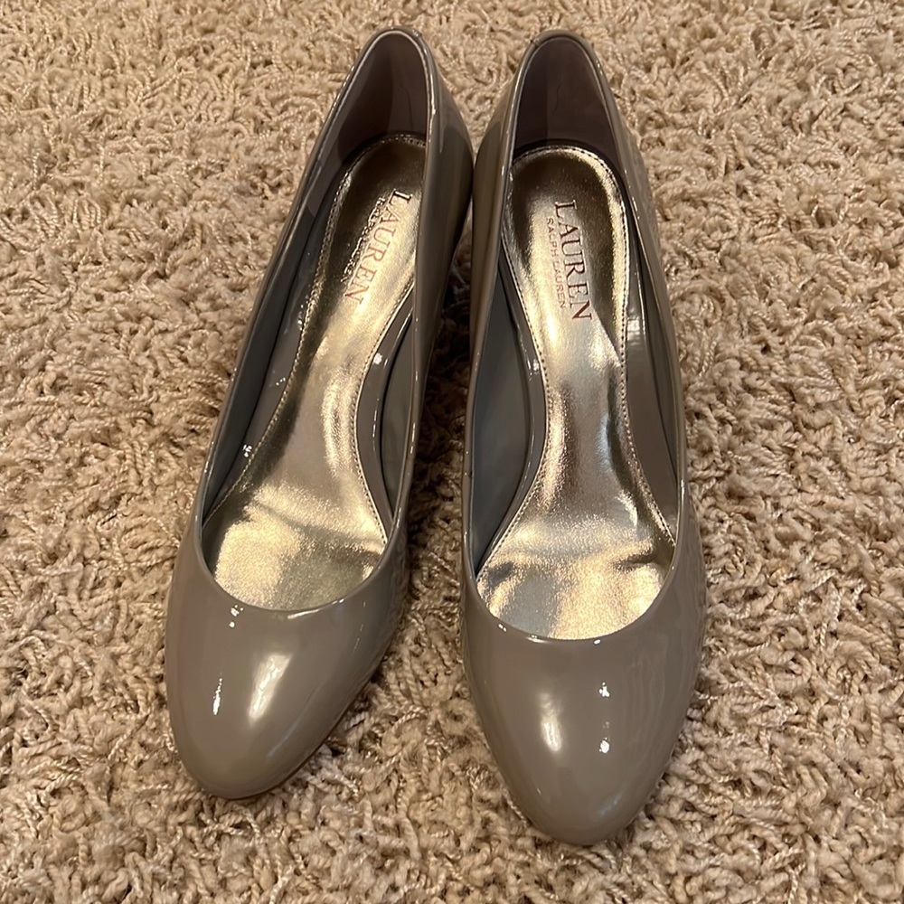 Ralph Lauren Gray Patent Leather Hala Heel Size 9